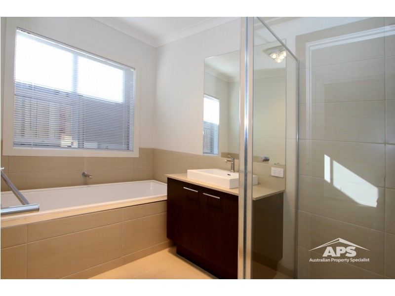 52 WALHALLOW DRIVE, Clyde North VIC 3978