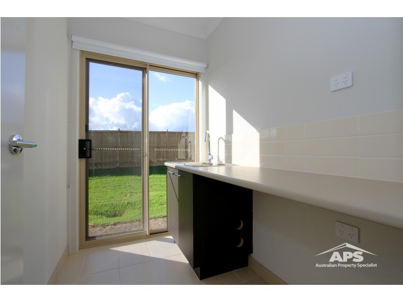 52 WALHALLOW DRIVE, Clyde North VIC 3978