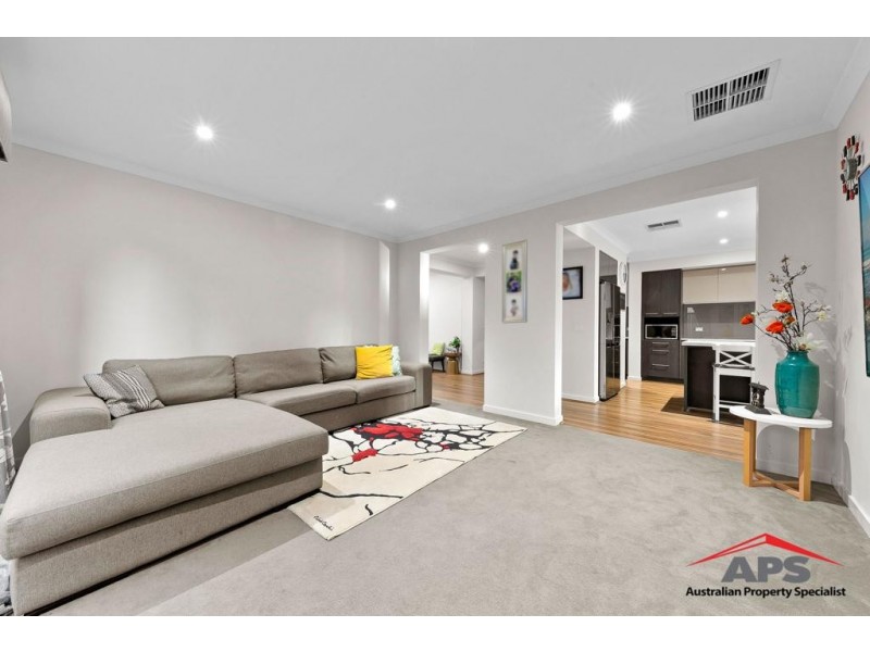 13 Calibre Circuit, Clyde North VIC 3978