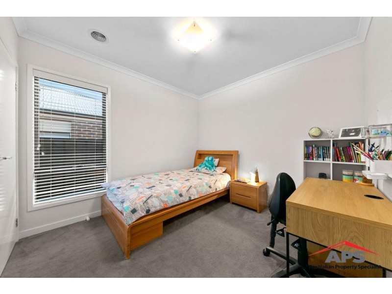 13 Calibre Circuit, Clyde North VIC 3978