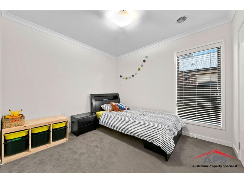 13 Calibre Circuit, Clyde North VIC 3978