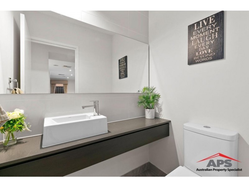 13 Calibre Circuit, Clyde North VIC 3978