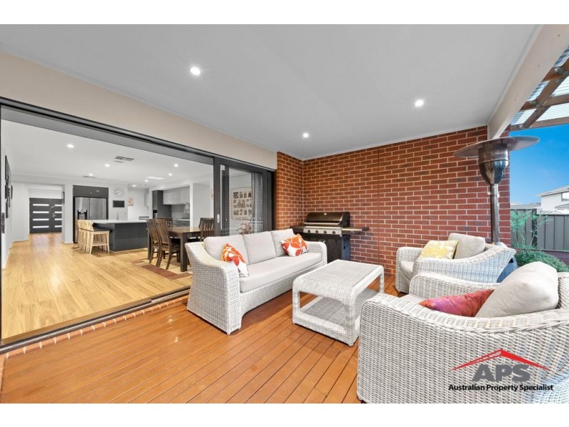13 Calibre Circuit, Clyde North VIC 3978