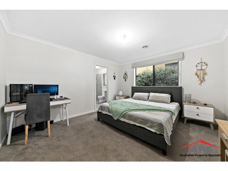 203 Heather Grove, Clyde North VIC 3978