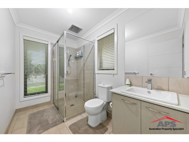 203 Heather Grove, Clyde North VIC 3978