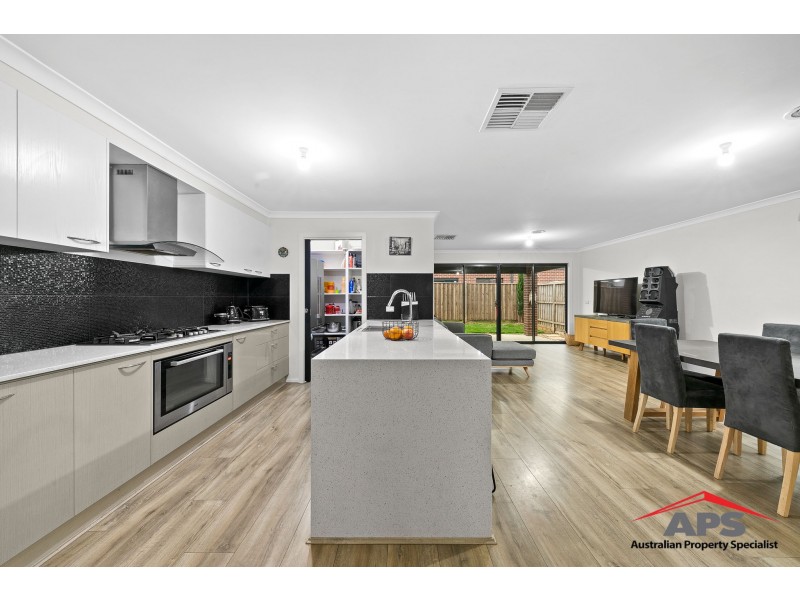 203 Heather Grove, Clyde North VIC 3978