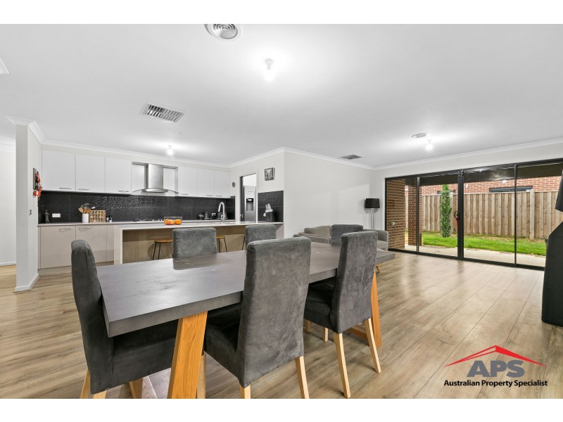 203 Heather Grove, Clyde North VIC 3978
