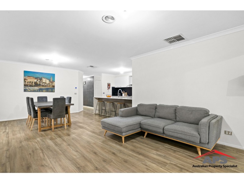 203 Heather Grove, Clyde North VIC 3978