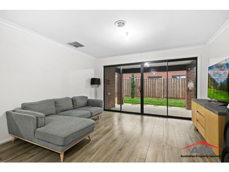 203 Heather Grove, Clyde North VIC 3978