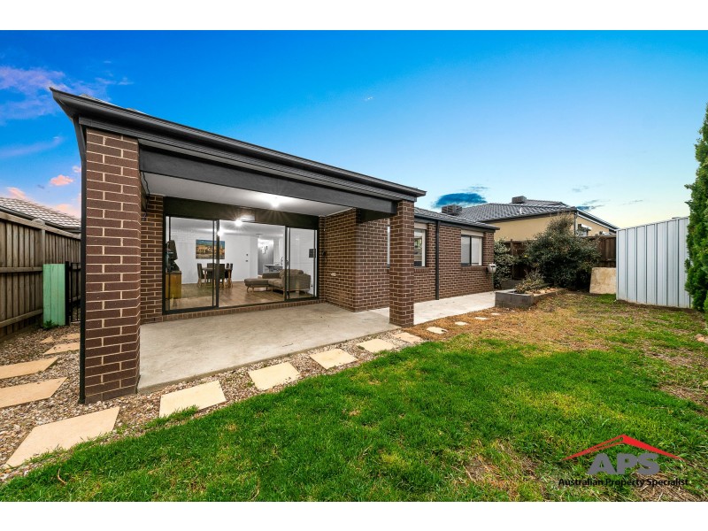 203 Heather Grove, Clyde North VIC 3978