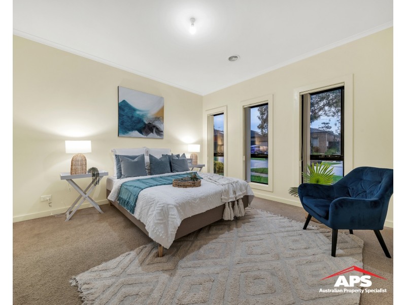 8 Karlson Way, Cranbourne North VIC 3977