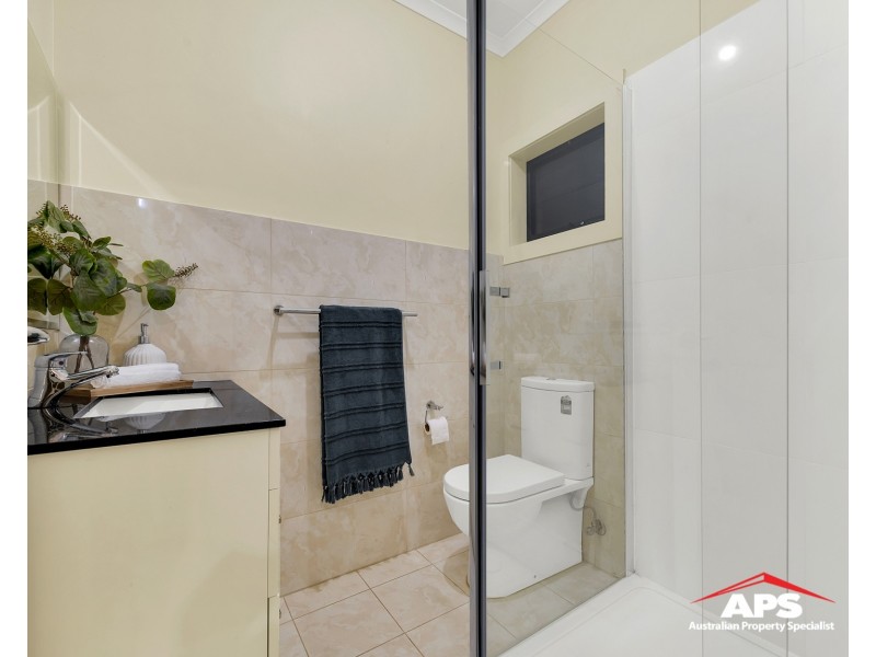 8 Karlson Way, Cranbourne North VIC 3977