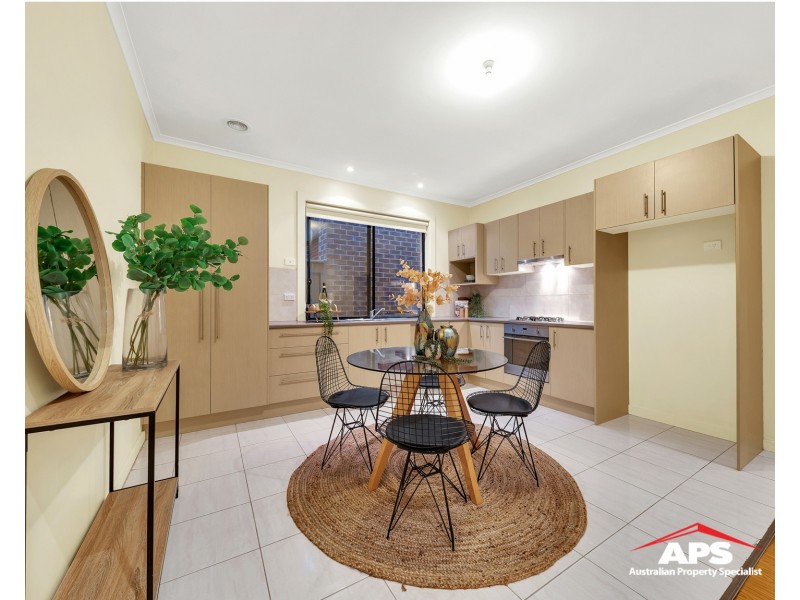 8 Karlson Way, Cranbourne North VIC 3977