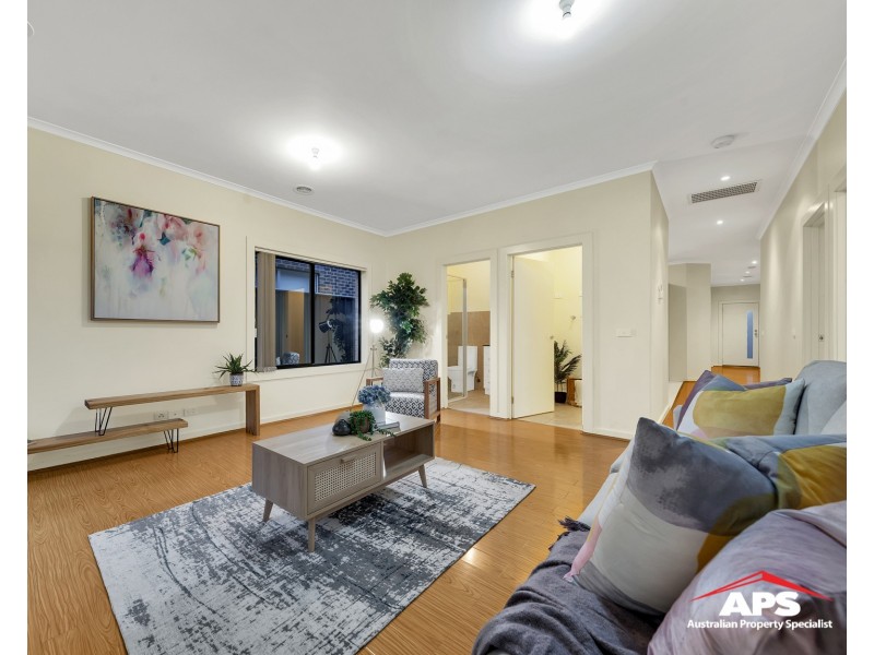 8 Karlson Way, Cranbourne North VIC 3977