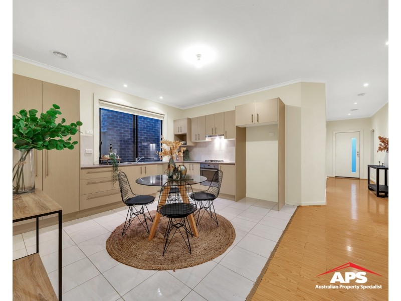 8 Karlson Way, Cranbourne North VIC 3977