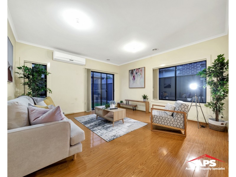 8 Karlson Way, Cranbourne North VIC 3977