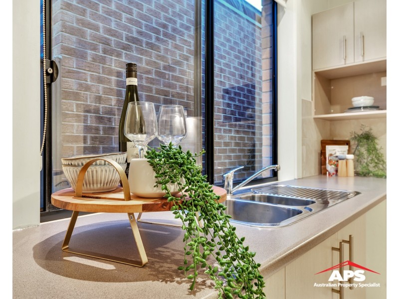8 Karlson Way, Cranbourne North VIC 3977