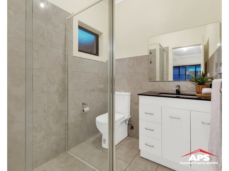 8 Karlson Way, Cranbourne North VIC 3977