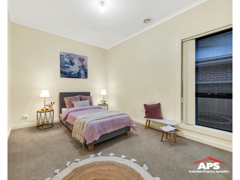 8 Karlson Way, Cranbourne North VIC 3977