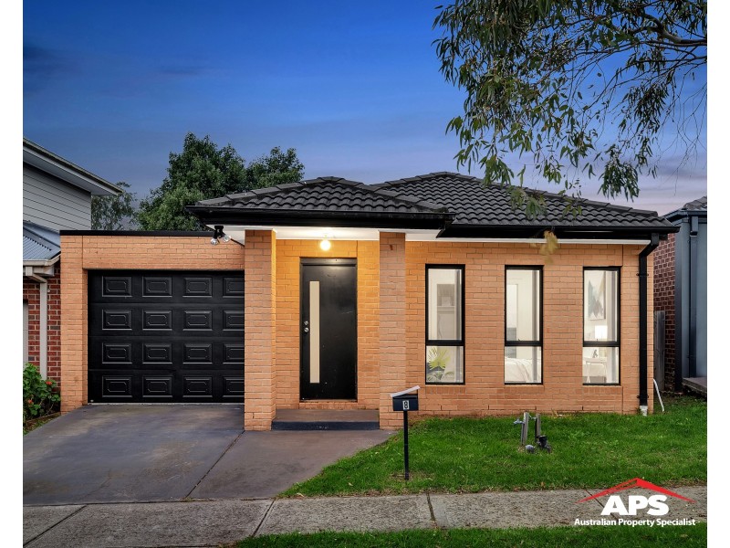 8 Karlson Way, Cranbourne North VIC 3977