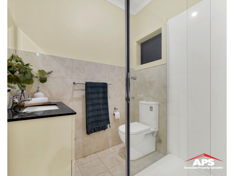 8 Karlson Way, Cranbourne North VIC 3977