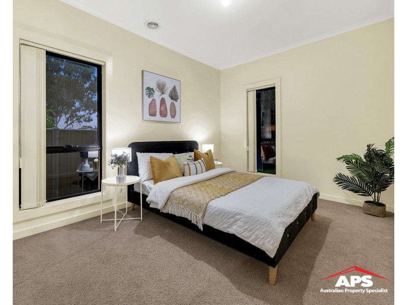 8 Karlson Way, Cranbourne North VIC 3977