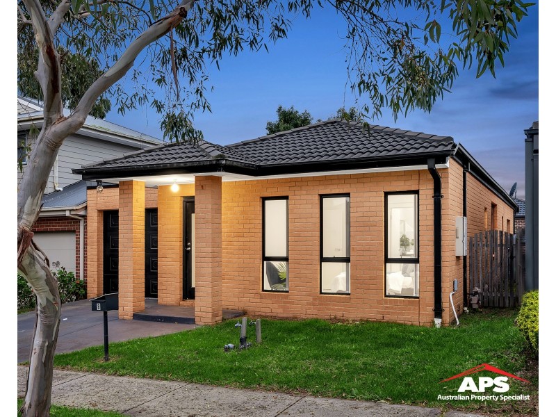 8 Karlson Way, Cranbourne North VIC 3977