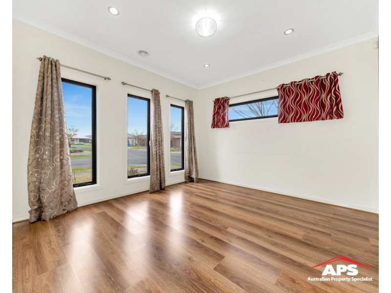 28 Forest Drive, Clyde North VIC 3978