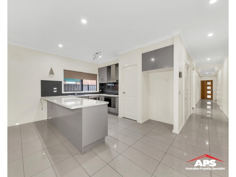 28 Forest Drive, Clyde North VIC 3978