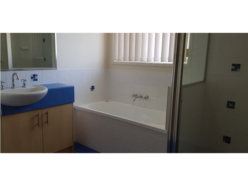 2/16 Ferncliffe Street, Upper Coomera QLD 4209