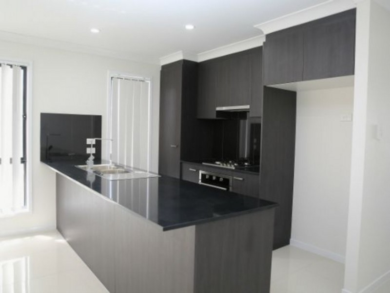 1/12 Peak Crescent, Pimpama QLD 4209