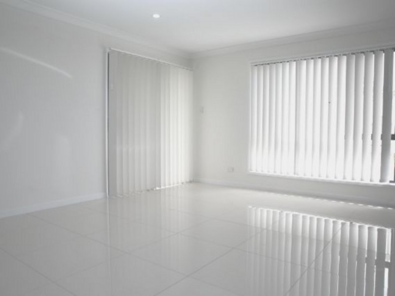 1/12 Peak Crescent, Pimpama QLD 4209