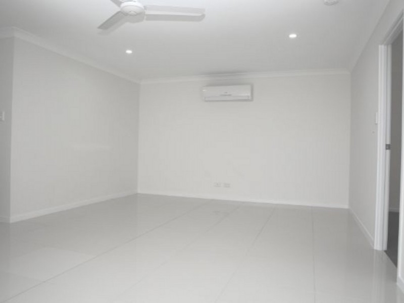 1/12 Peak Crescent, Pimpama QLD 4209