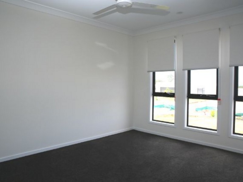 1/12 Peak Crescent, Pimpama QLD 4209