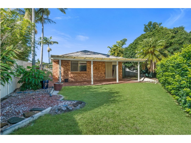 2/4 Dell Court, Coombabah QLD 4216
