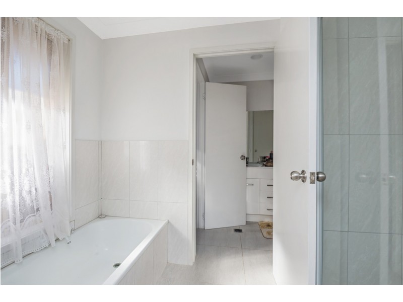 2/4 Dell Court, Coombabah QLD 4216