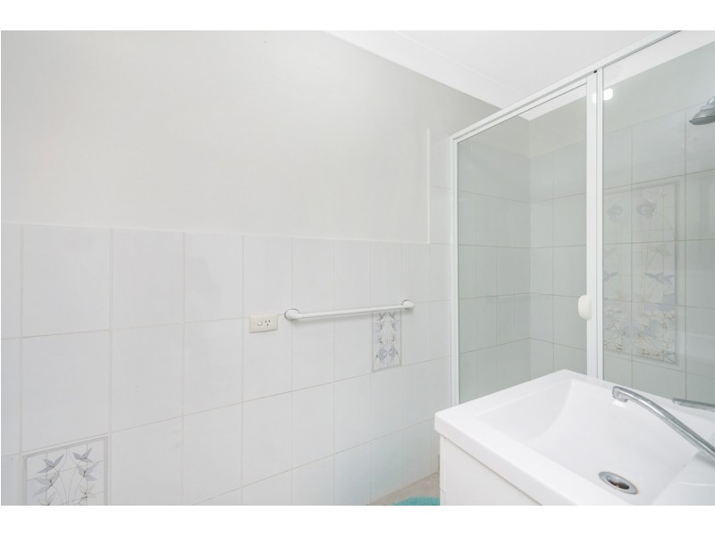 2/4 Dell Court, Coombabah QLD 4216