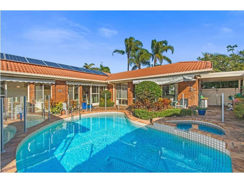 11 Cockleshell Court, Runaway Bay QLD 4216