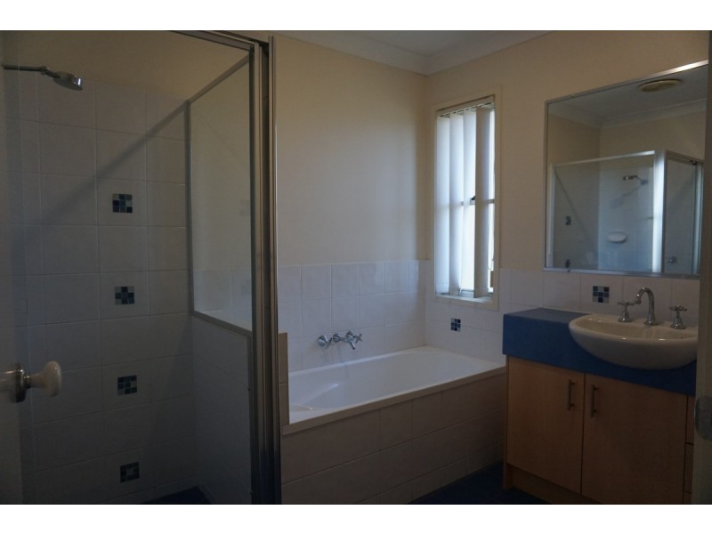 1/16 Ferncliffe Street, Upper Coomera QLD 4209