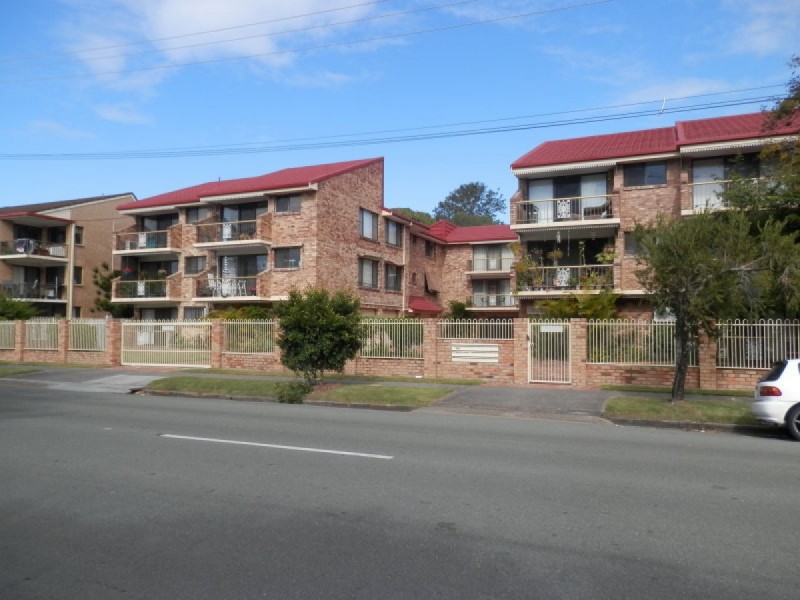 2/6 Broad Street, Labrador QLD 4215