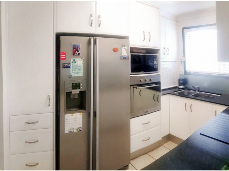 2/6 Broad Street, Labrador QLD 4215
