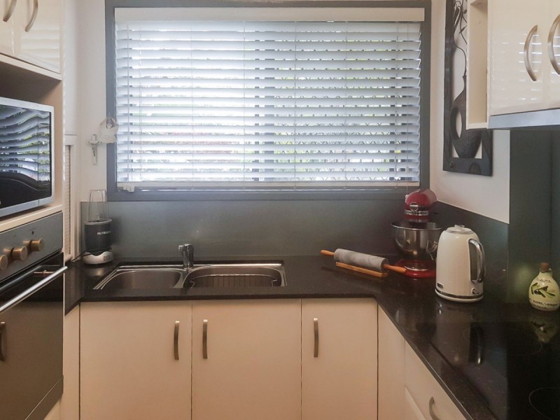 2/6 Broad Street, Labrador QLD 4215