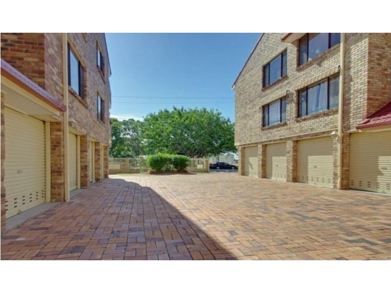 2/6 Broad Street, Labrador QLD 4215