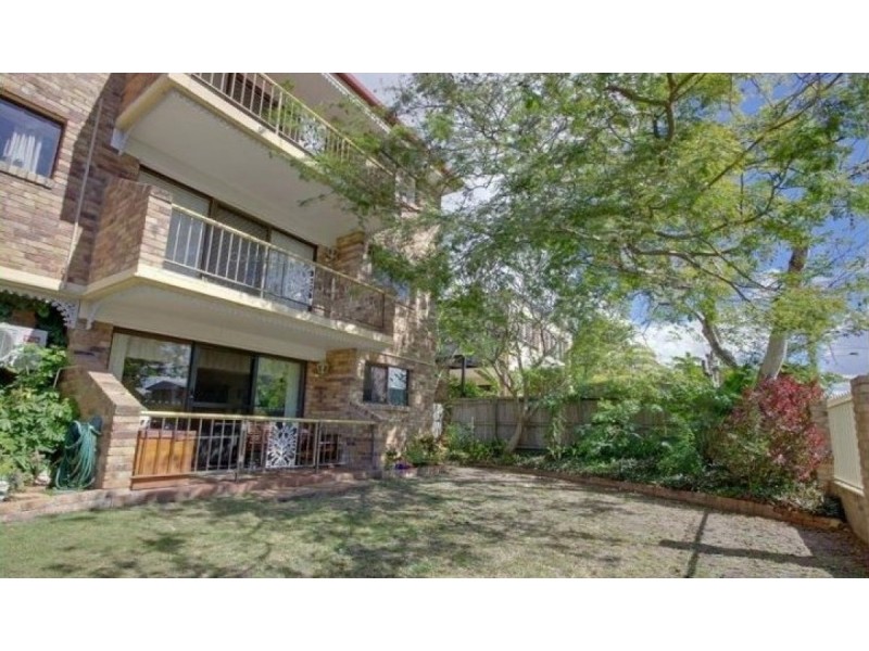 2/6 Broad Street, Labrador QLD 4215