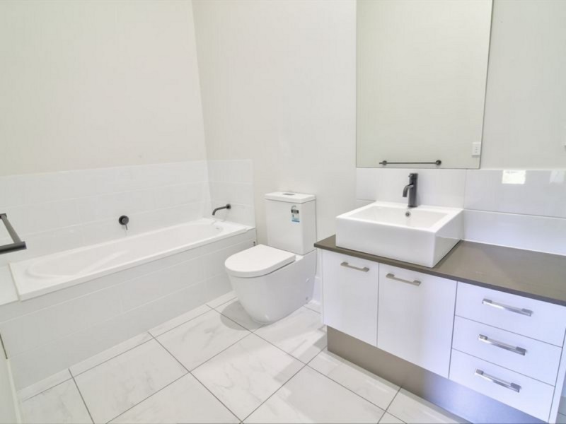 11/1 Terence Drive, Oxenford QLD 4210