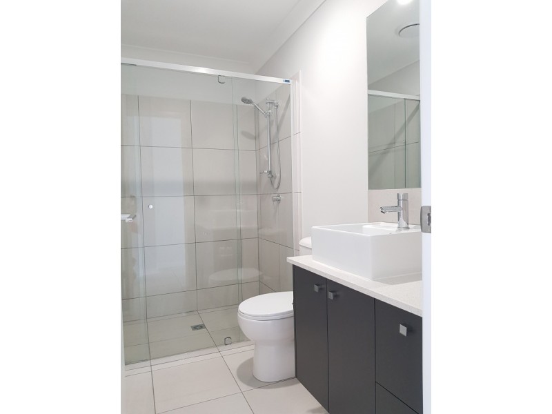 1/8 Chisolm Way, Pimpama QLD 4209