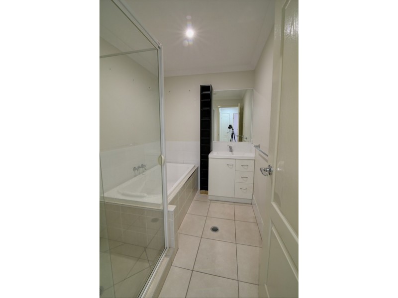 1/2 Jones Street, Coomera QLD 4209