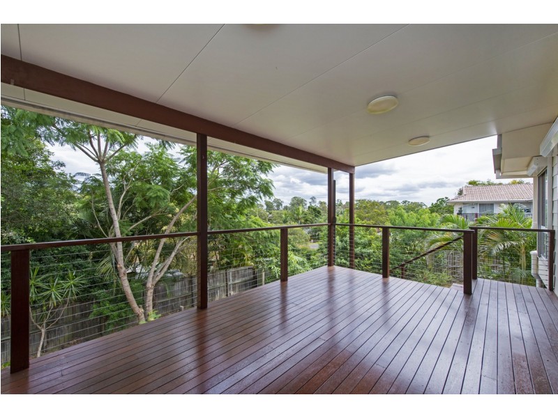 11 Overland Drive, Edens Landing QLD 4207