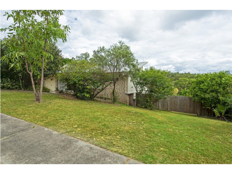 11 Overland Drive, Edens Landing QLD 4207