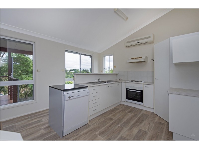 11 Overland Drive, Edens Landing QLD 4207